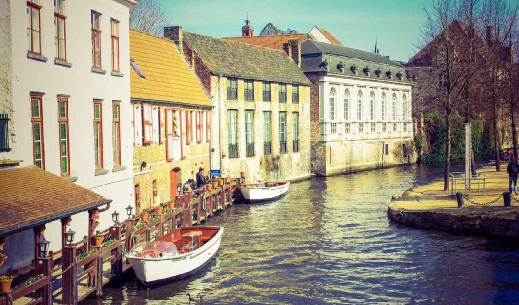 EVE国服：鸡腿辅助代理平台